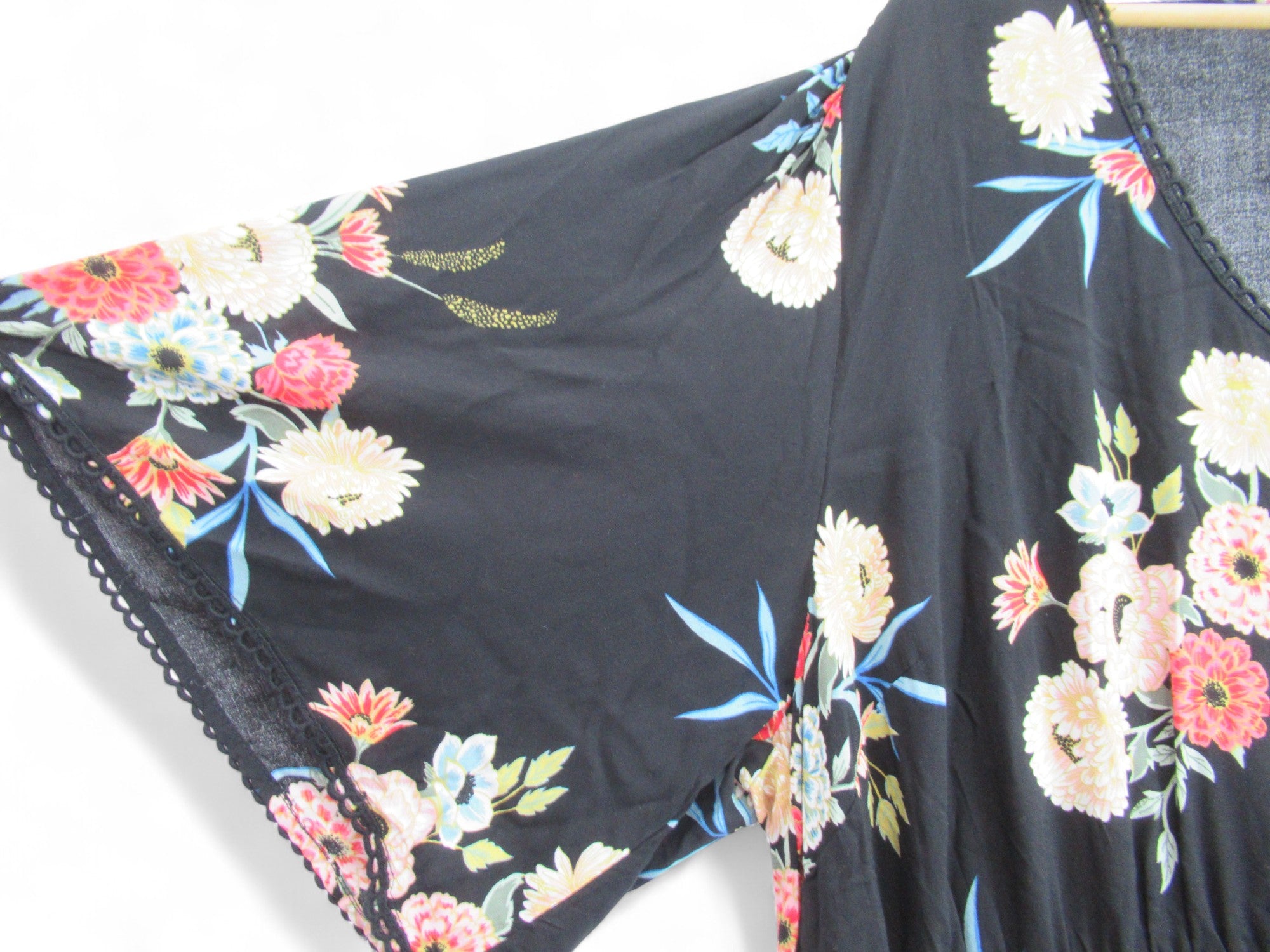 sleeve image for Yours Floral Dress UK 26/28 Black Frill Hem Womenswear | Pre-loved