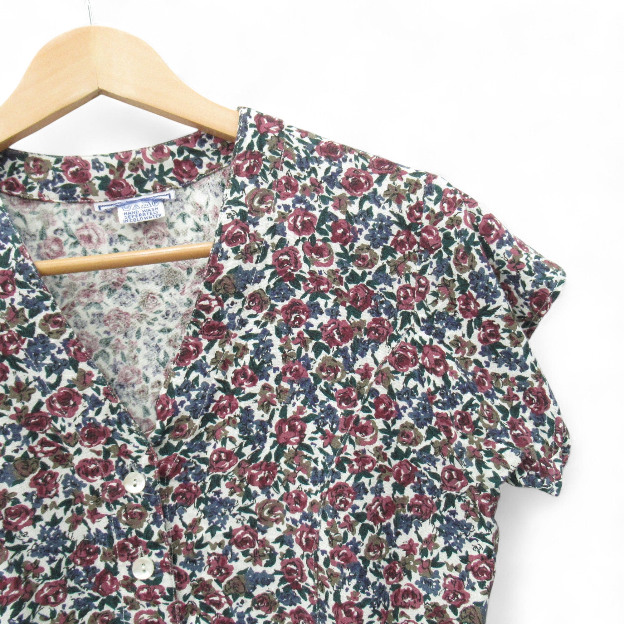 sleeve image for Vintage Floral Blouse Shirt Medium Purple Womenswear | Pre-loved