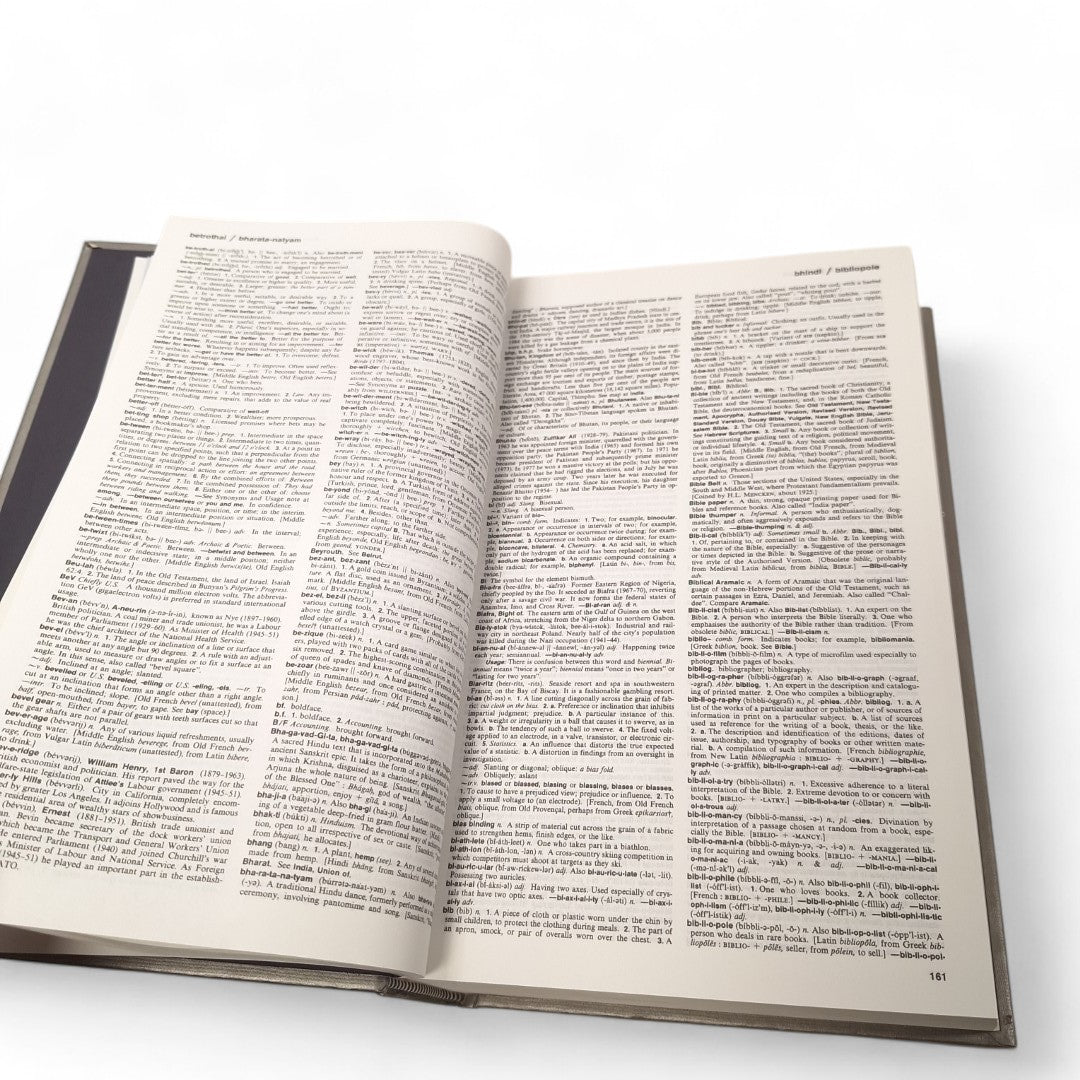 Interior image of Reader's Digest Universal Dictionary