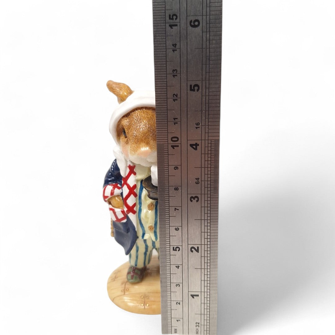 Measurement image of Russell Rabbit figurine