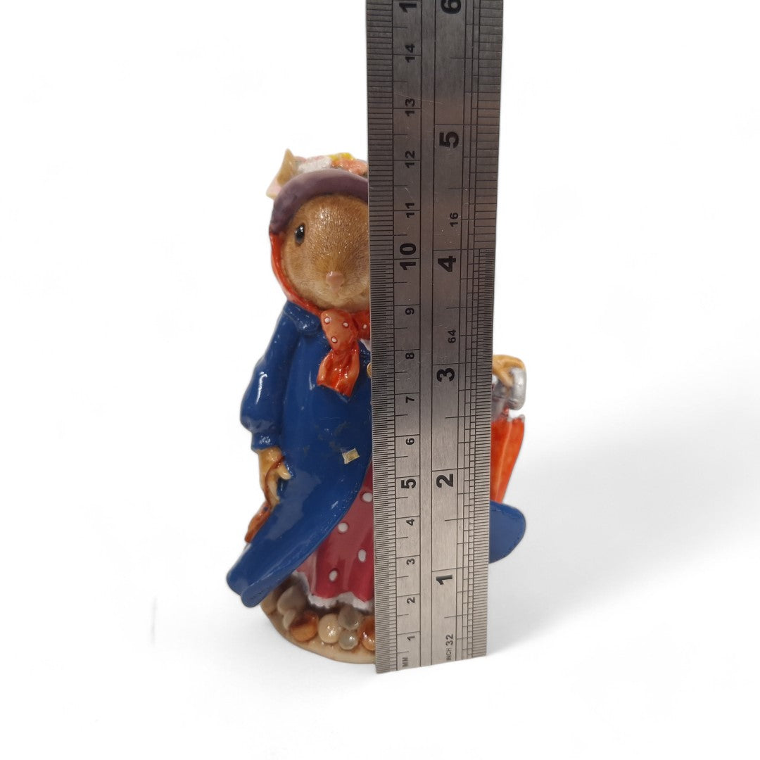 Measurement image of Poppy Meadowsweet figurine