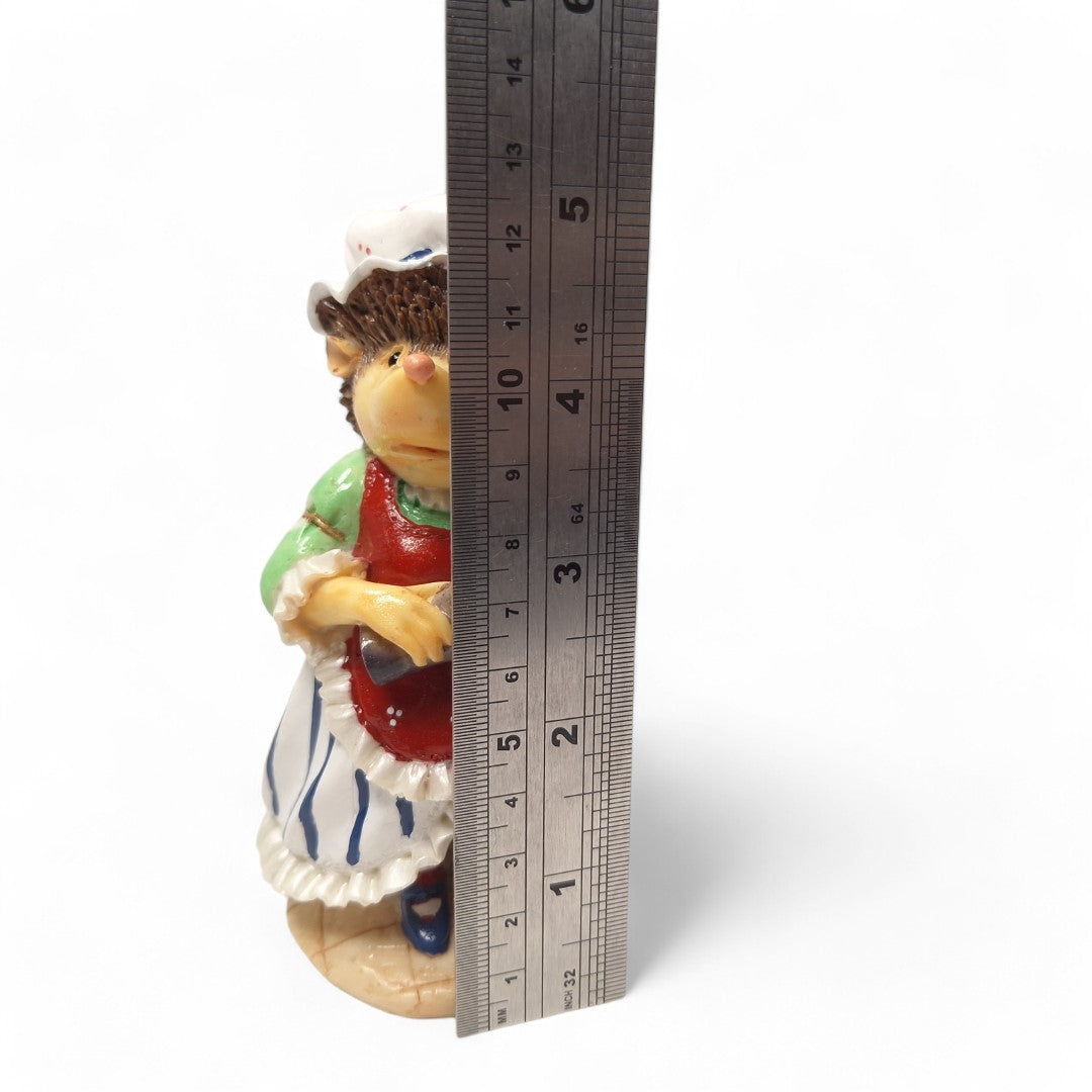 Measurement image of Winifred Hedgehog figurine