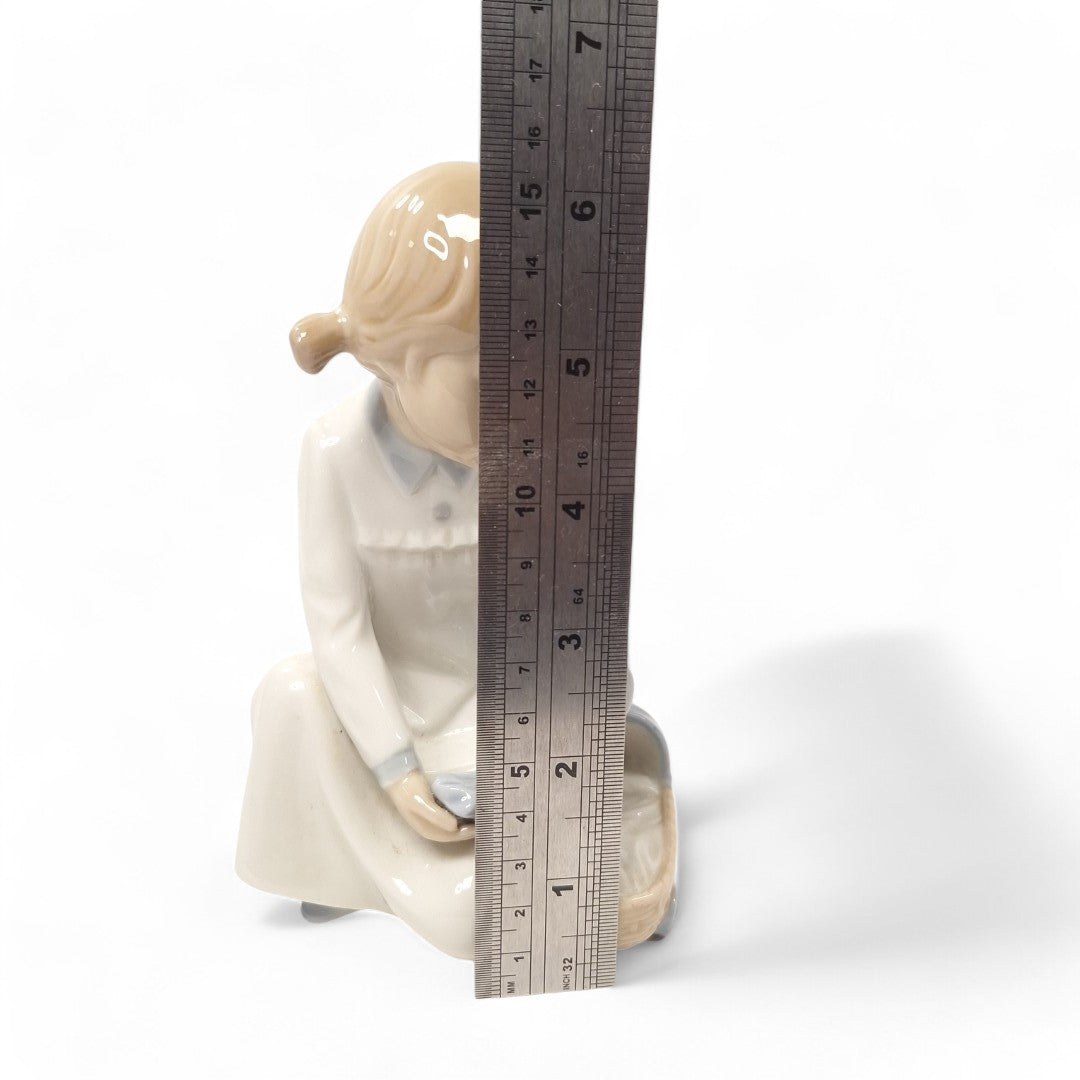 Measurement image of Lladro Nao figurine