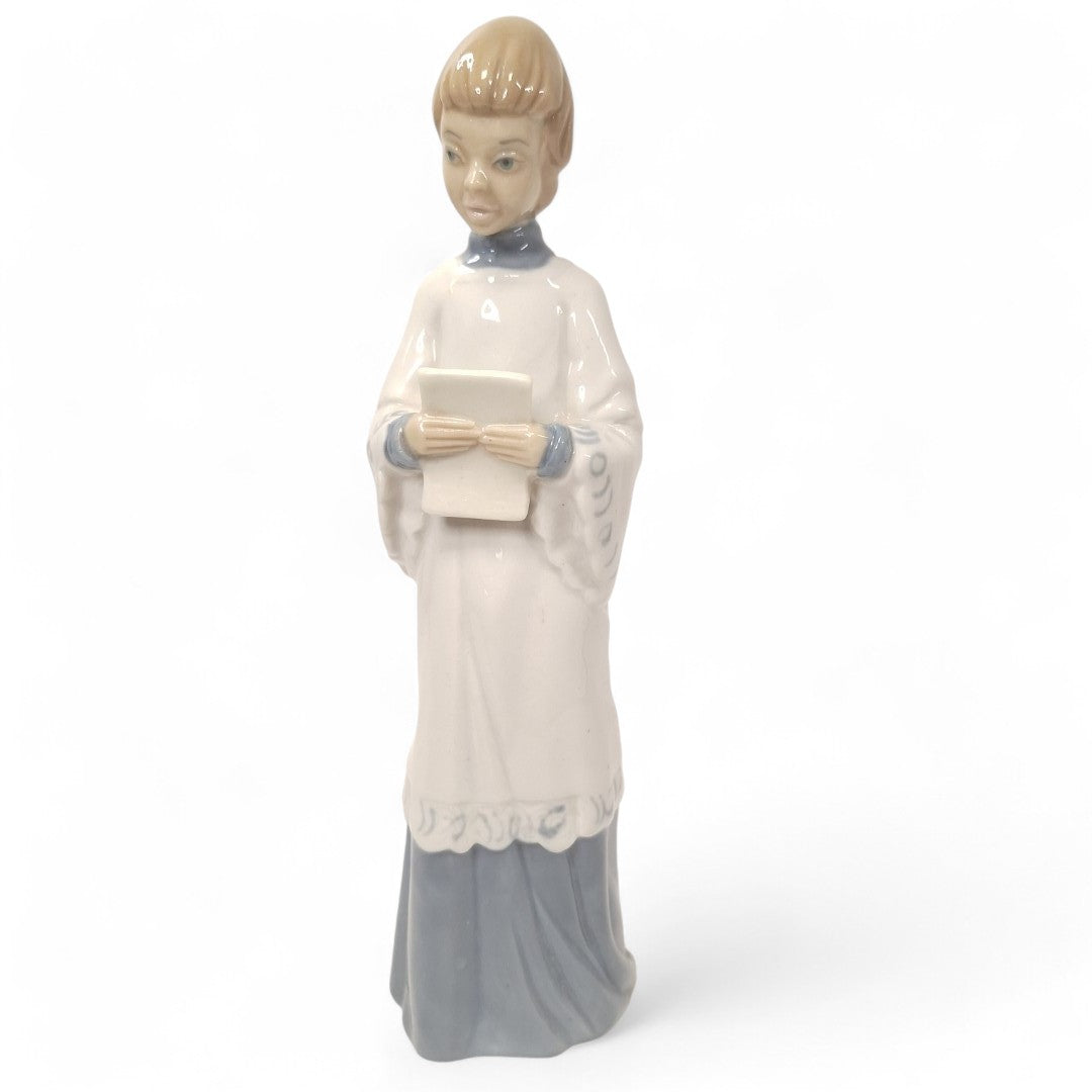 Front image of Casades Figurine