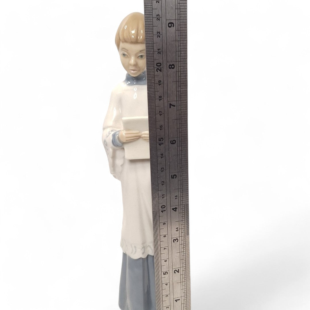 Measurement image of Casades Figurine