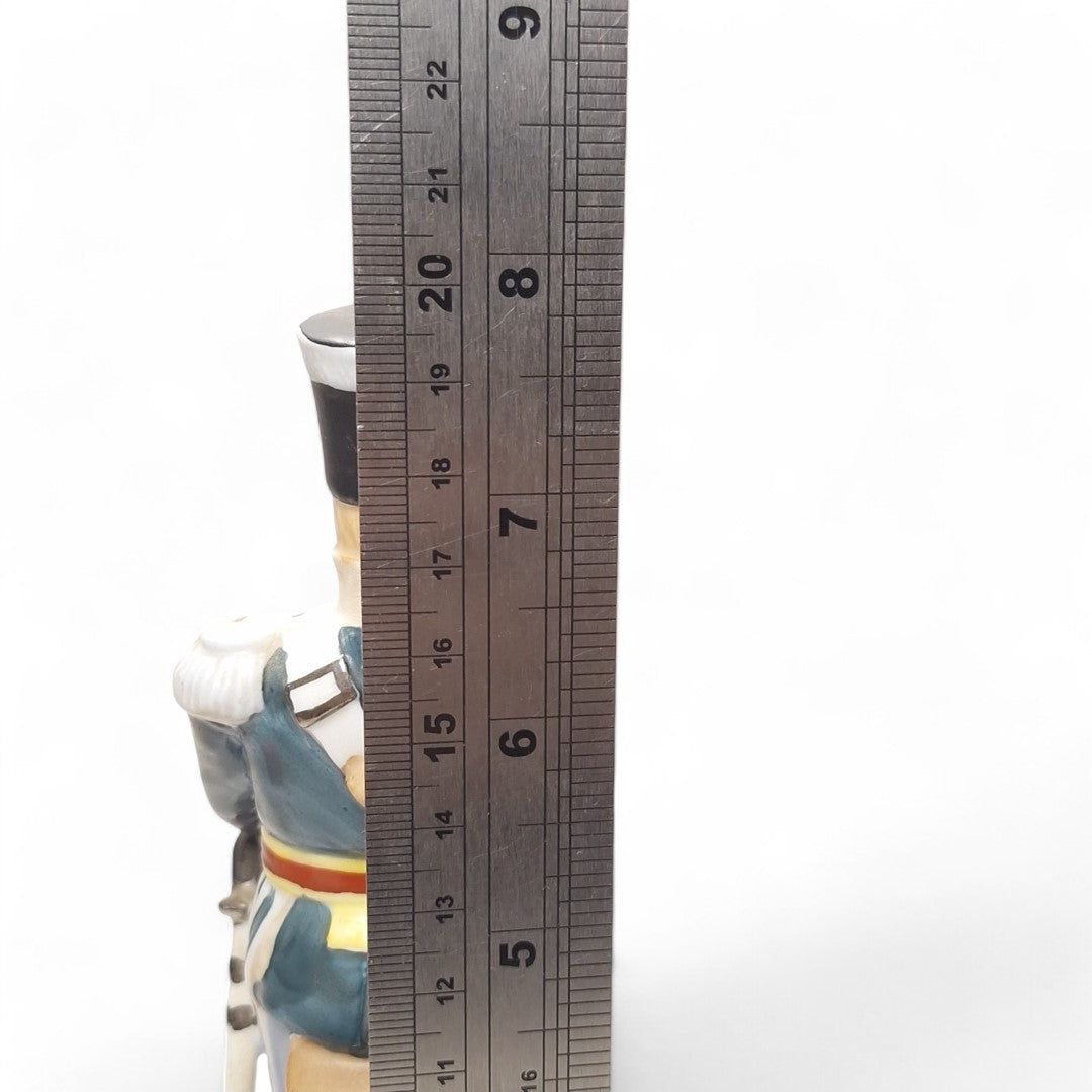 Measurement image of Alfretto Porcelain Officer Figurine