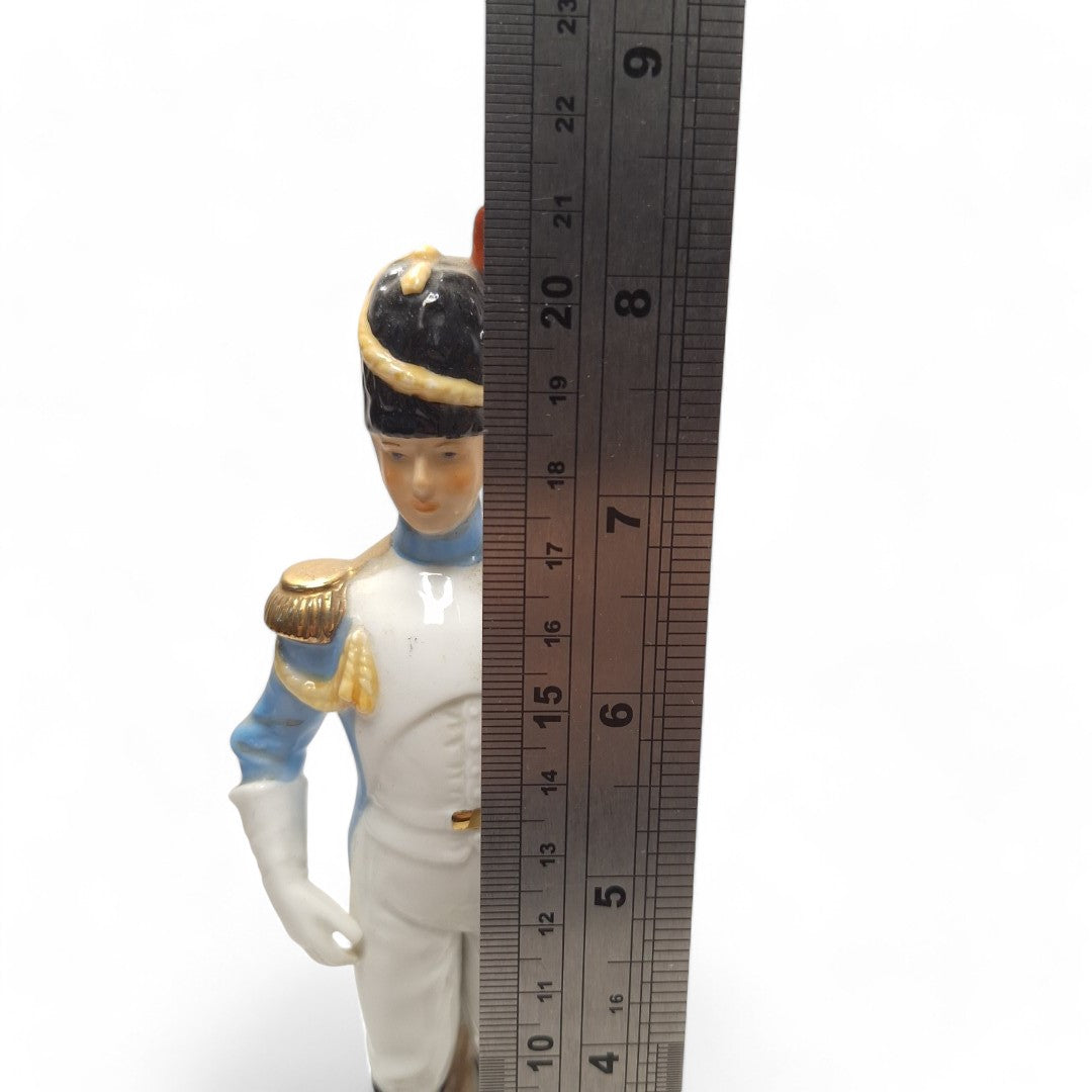 Measurement image of Alfretto Pocelain Officer Figurine