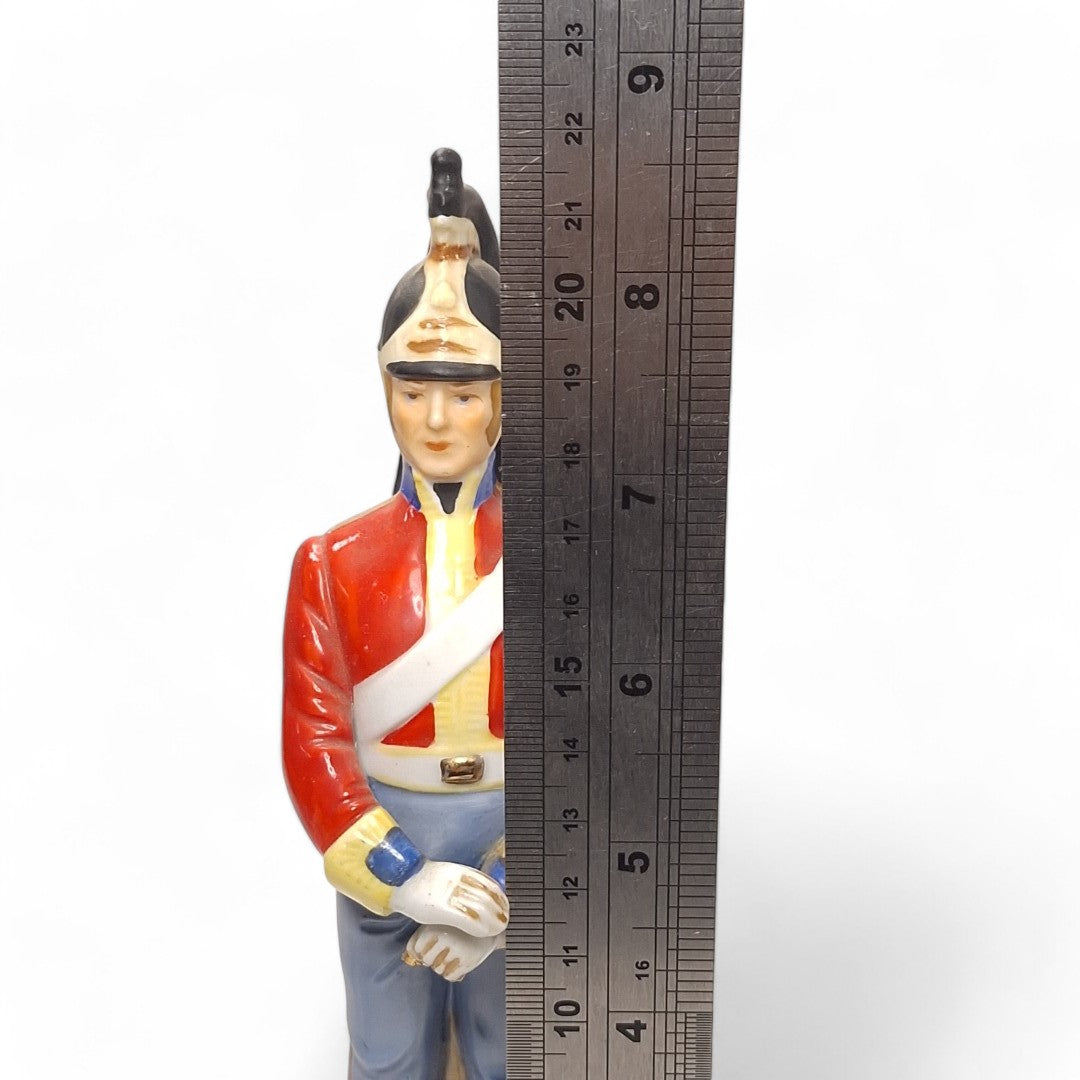 Measurement image of Alfretto Officer Figurine