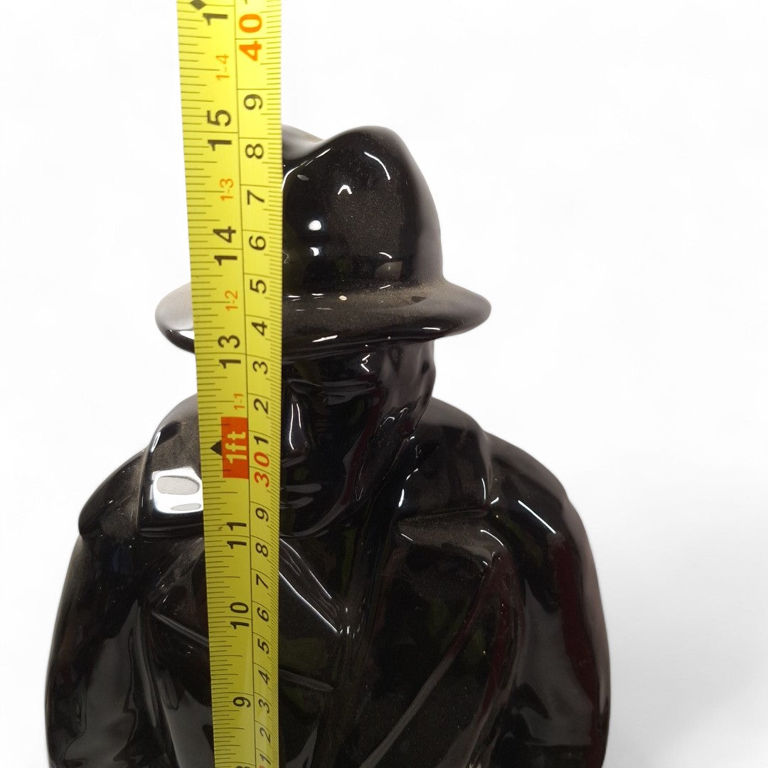 Measurement image of Art Deco Detective Bust