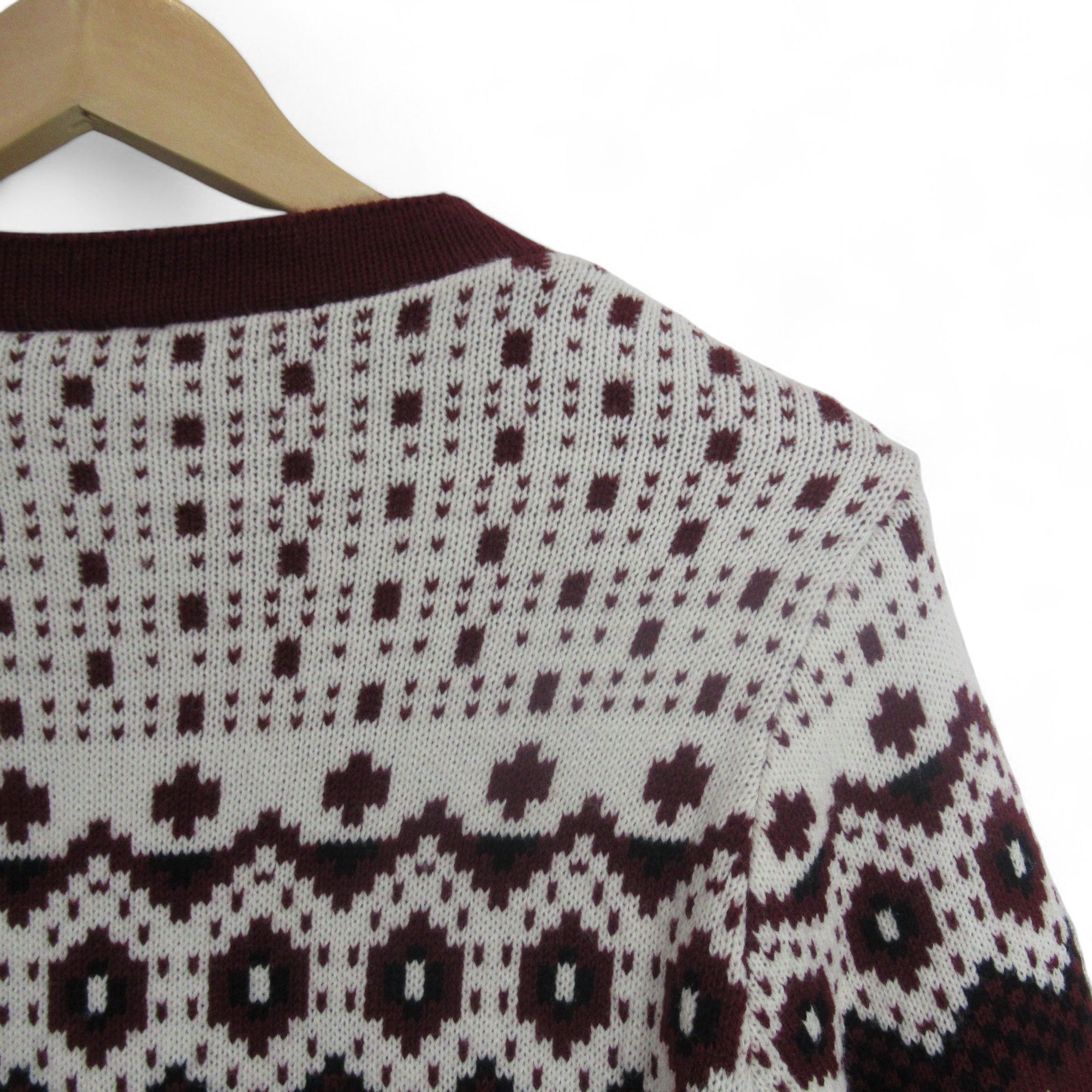 shoulder image for Fair Isle Vintage 8/10 Burgundy Knit Cardigan Womenswear | Preloved 