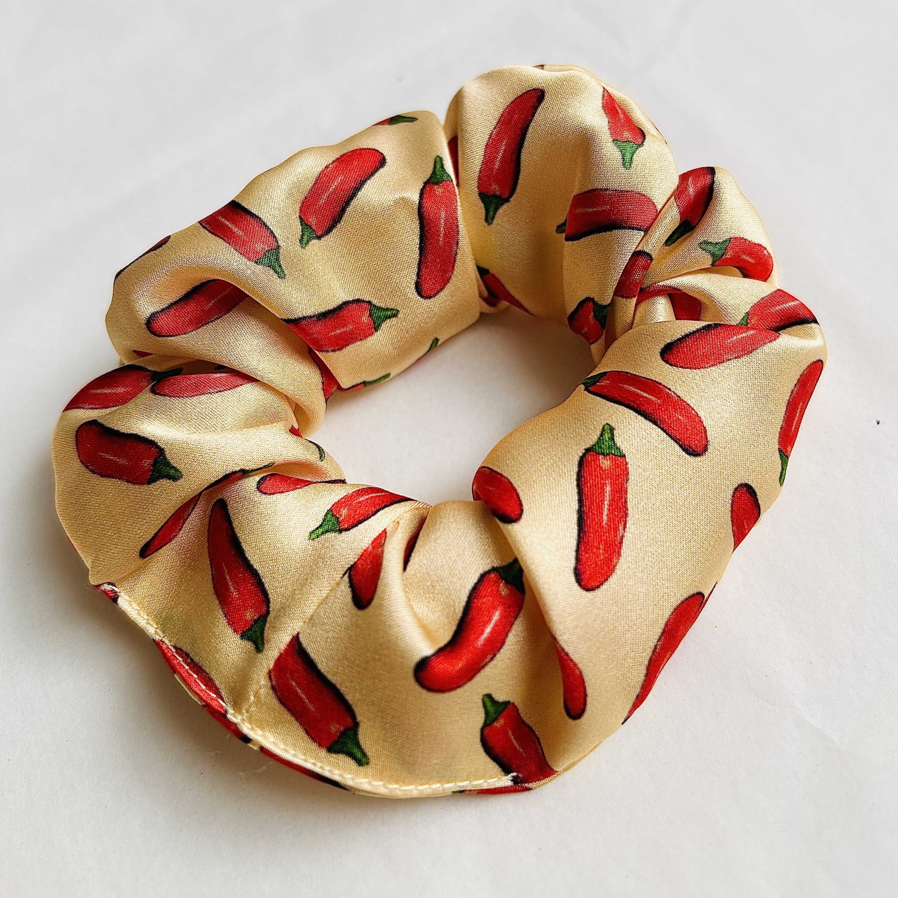 Chili scrunchie | Edenah