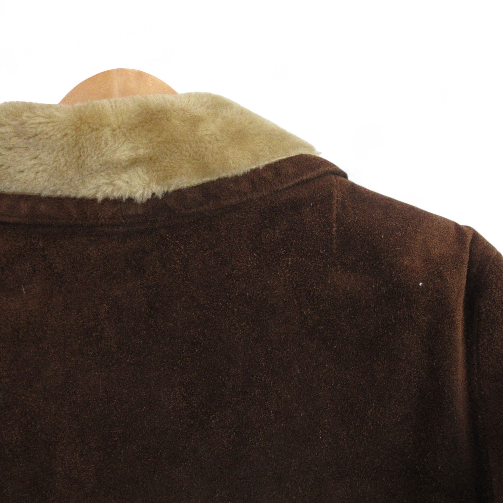 shoulder image for Alligator UK 18 Brown Suede Vintage Coat Womenswear | Preloved