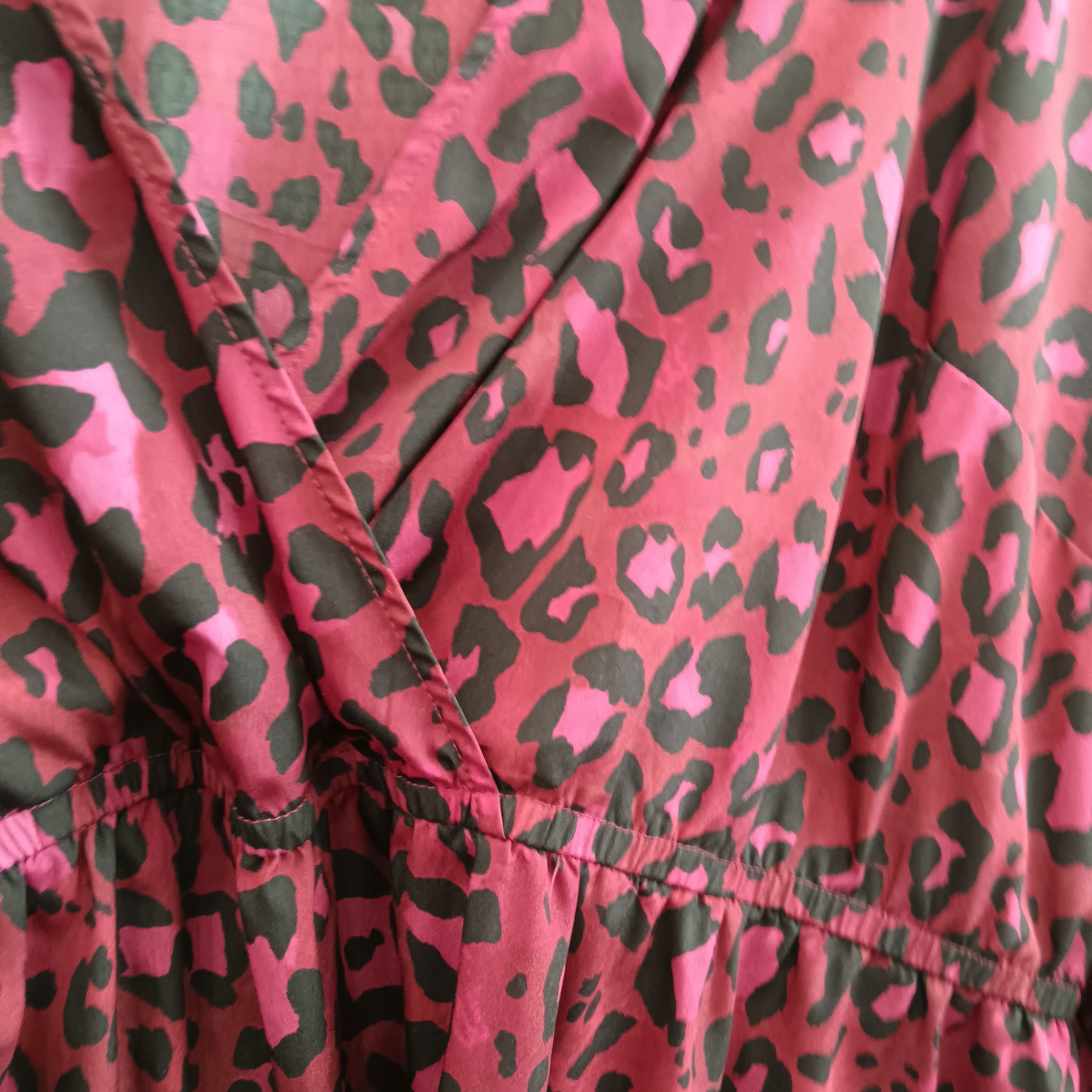 Close up image for New Look Curves Knee Length V-neck Animal Print Burgundy Dress UK 24  Womenswear | Pre-loved