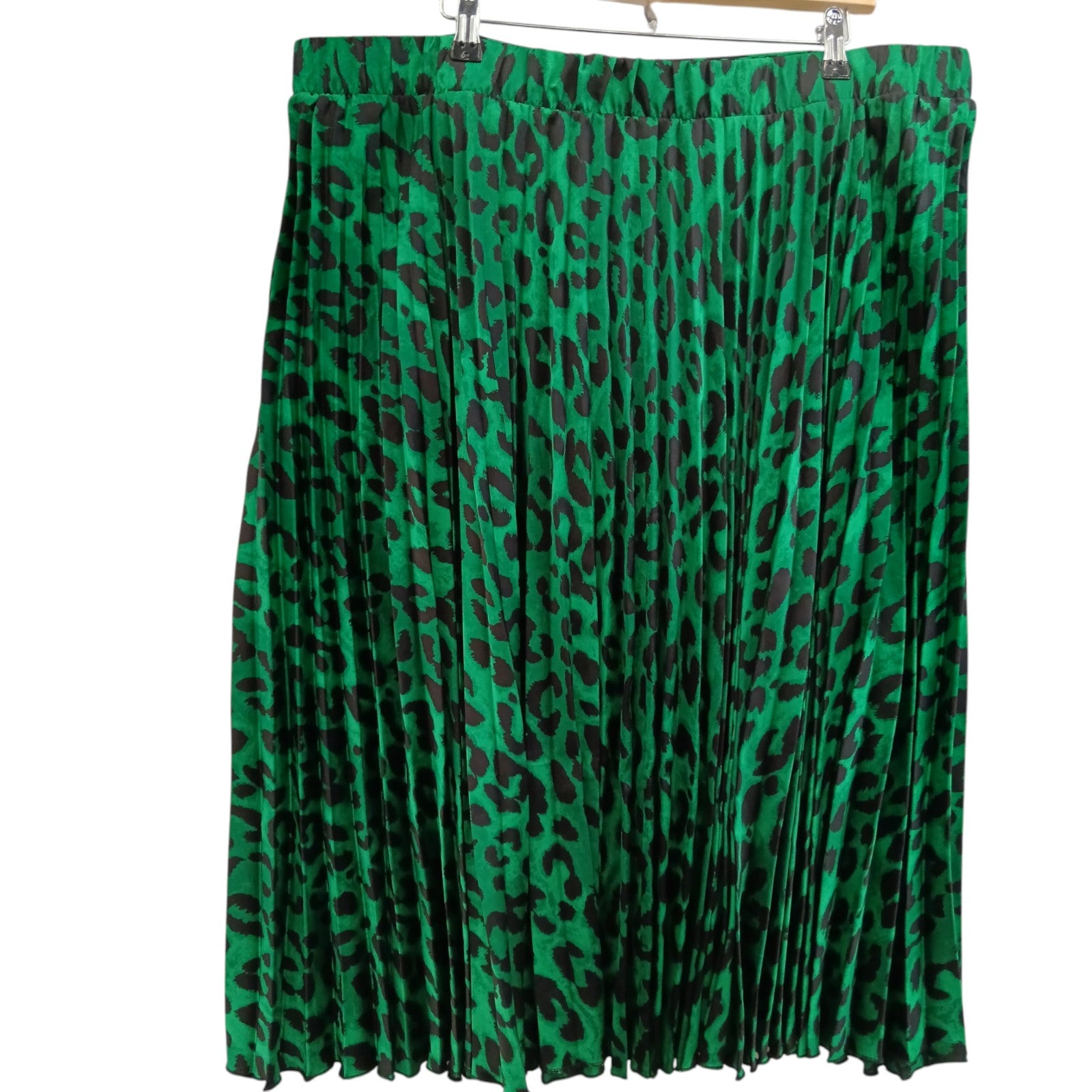 Back image for New Look Curves Green Leopard Print Pleated Midi Skirt UK 24 Womenswear | Pre-loved