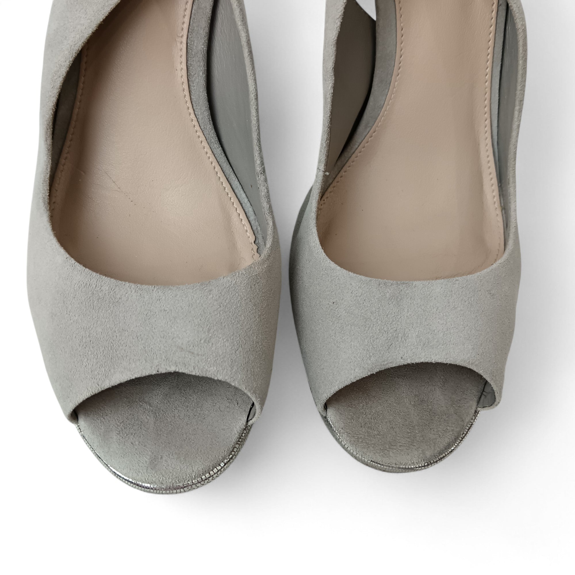 Close up image for Carvela by Kurt Geiger Grey Suede Heels UK 6 Womenswear | Pre-loved