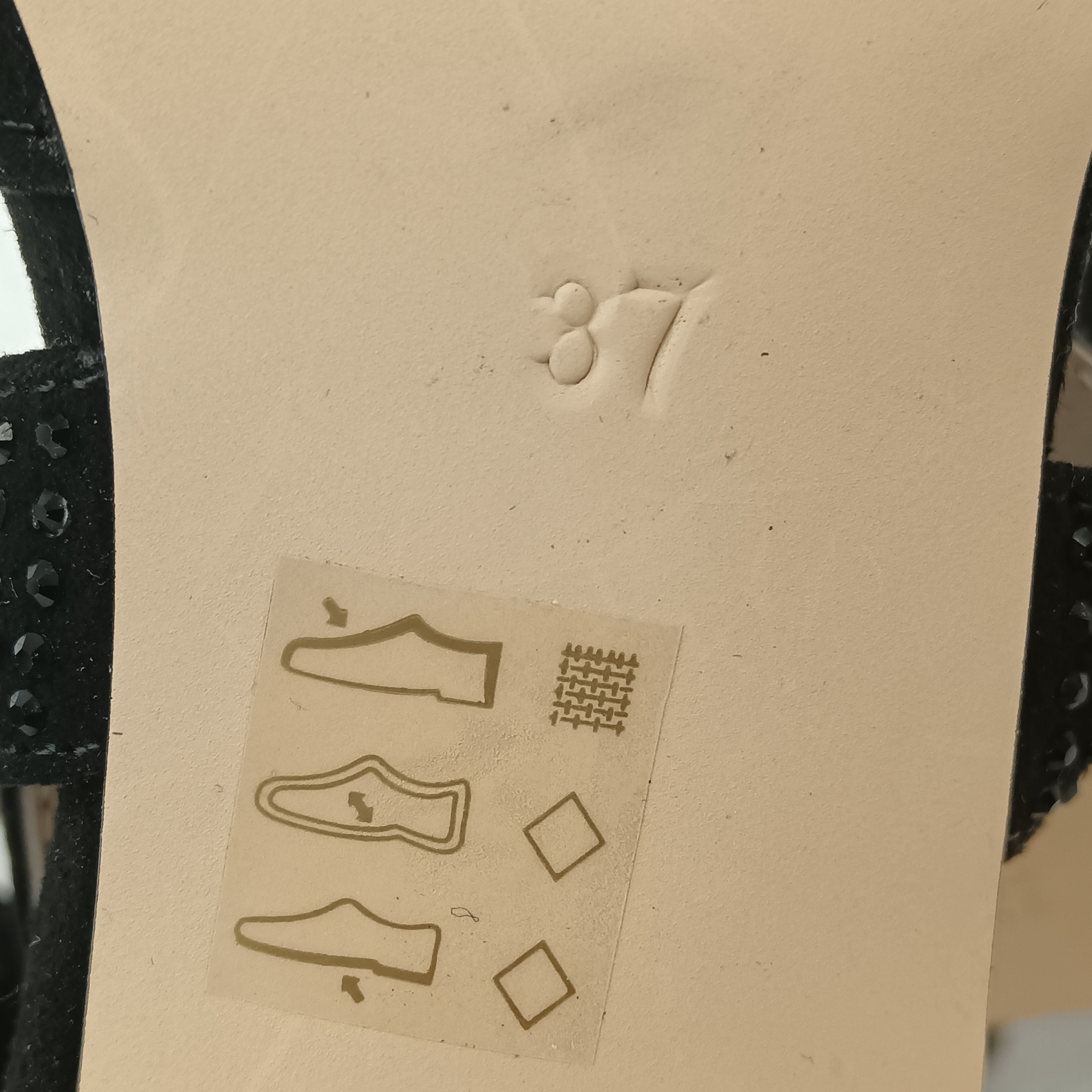 Product info image for Carvela by Kurt Geiger Black Diamante Heels UK 4 Womenswear | Pre-loved