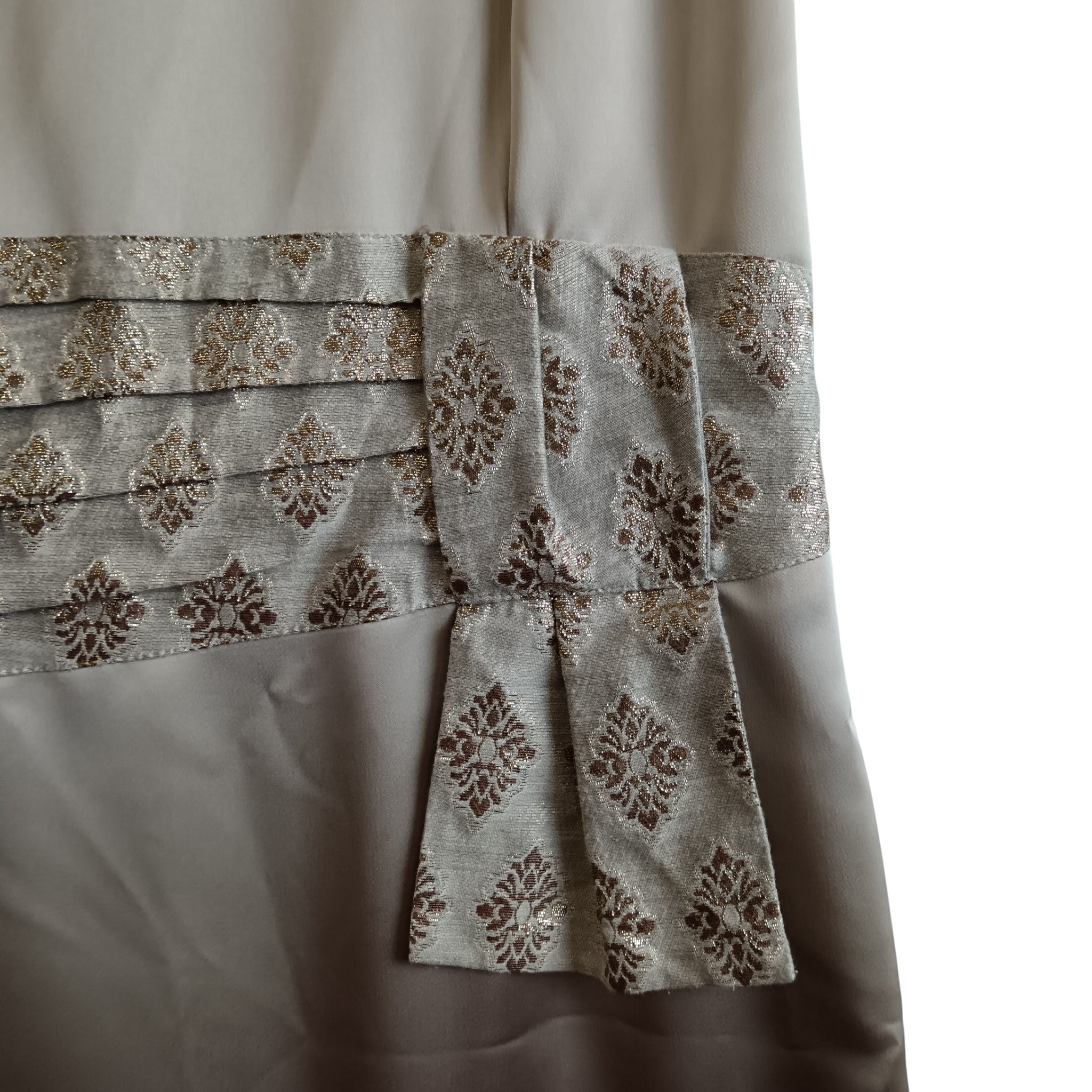 Close up image for Fee G Stonehasen Grey Satin With Gold Pattern Mother Of Bride Outfit UK 10- Womenswear | Pre-loved