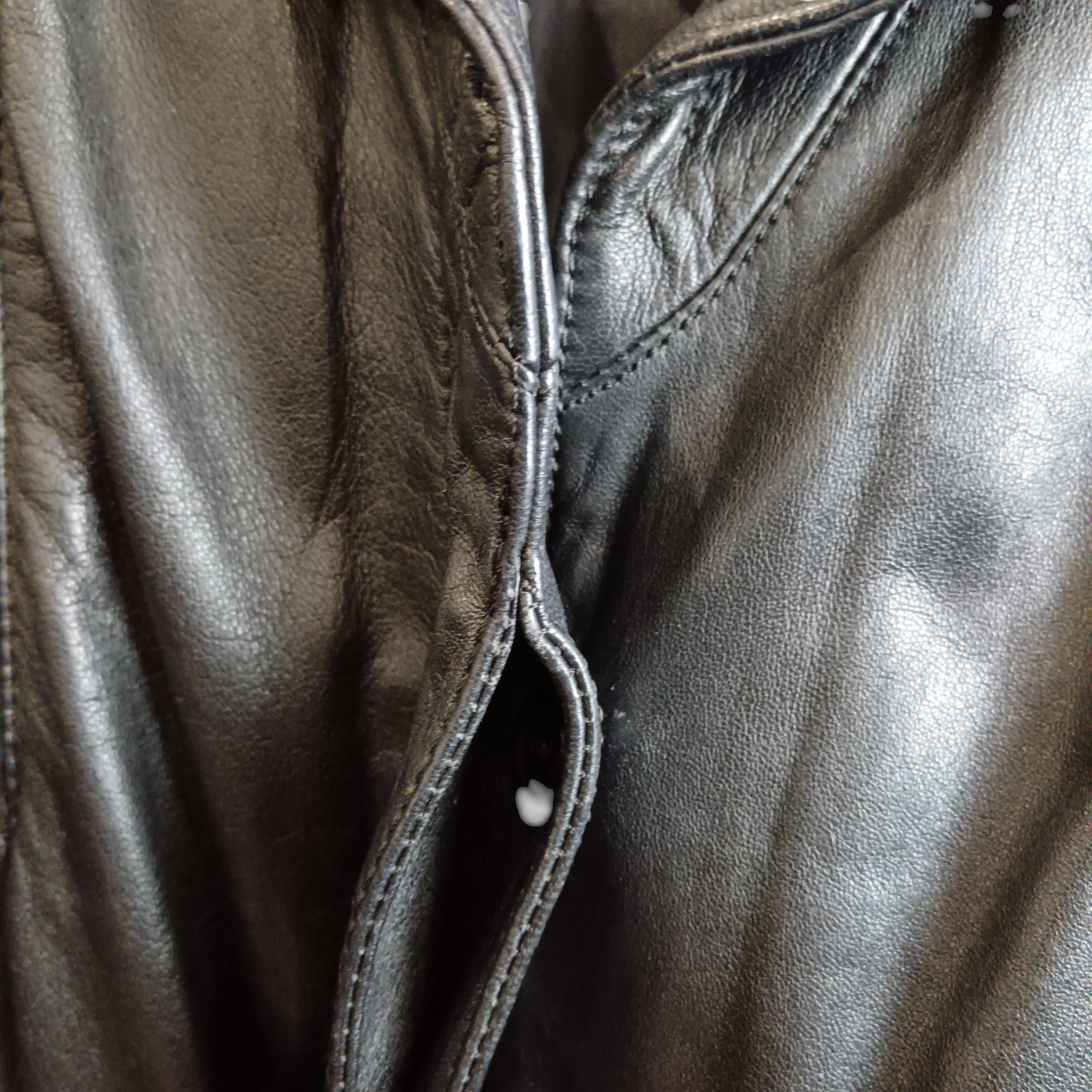 Close up image for Unbranded Vintage Black Leather Women's Jacket UK X-Large Womenswear | Pre-loved