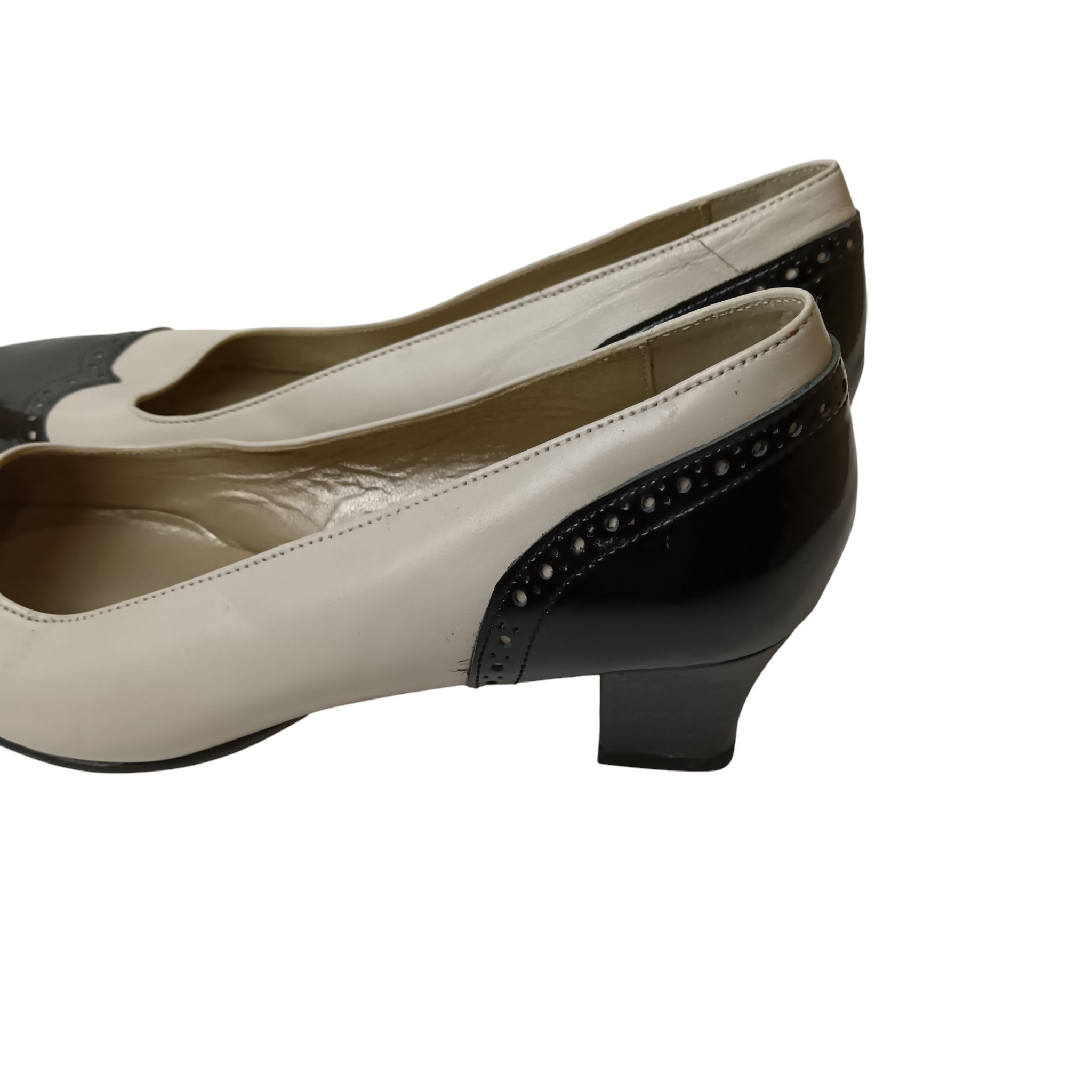 Side/ heel image for Brunus Oxford Kitten Heels Ladies Women's Beige & Black Leather Shoes UK 6.5 - Womenswear | Preloved