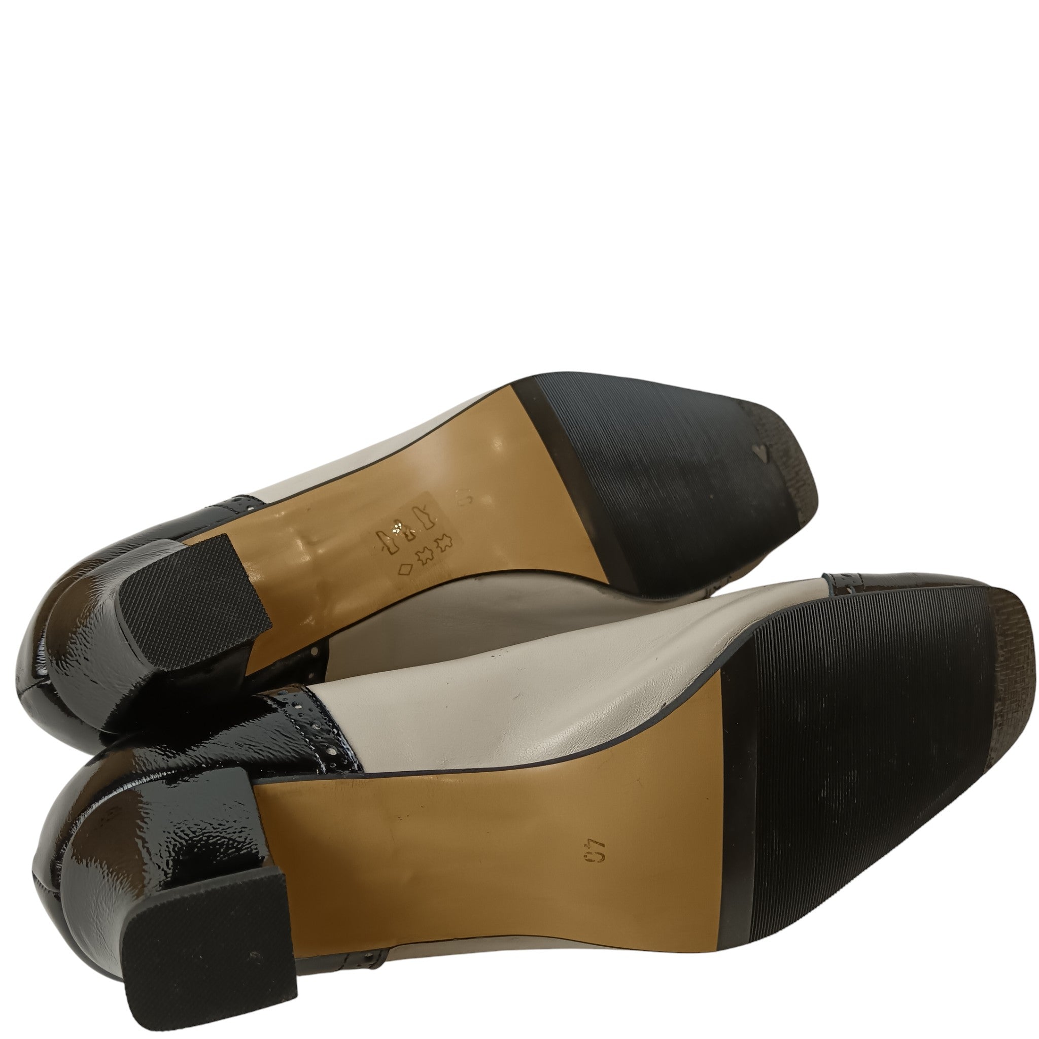 Outsole image for Brunus Oxford Kitten Heels Ladies Women's Beige & Black Leather Shoes UK 6.5 - Womenswear | Preloved
