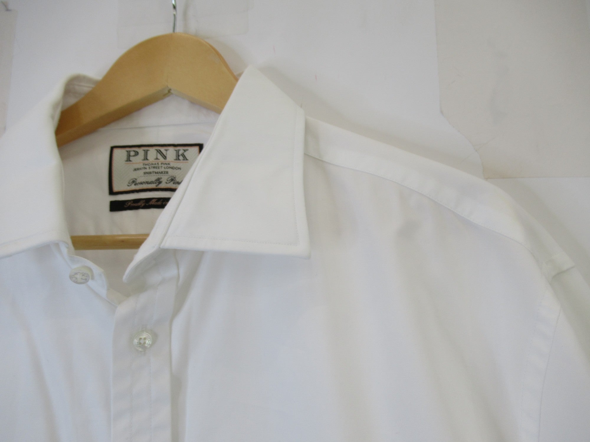 Close up shoulder image for Thomas Pink 17" White Cotton Formal Shirt Menswear | Preloved