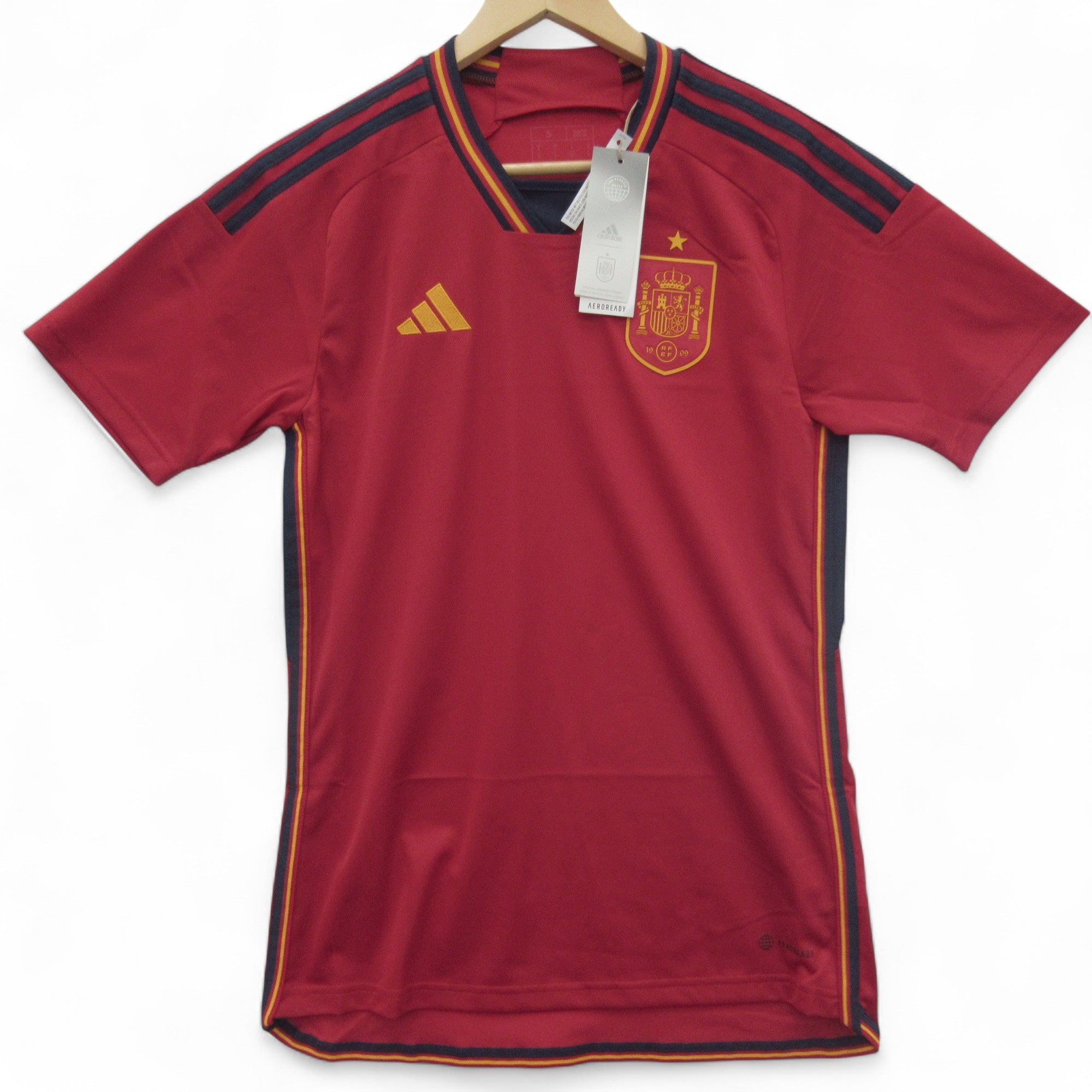 Men's Spain FC Football Shirt Small UK Slim Fit Sports Top | Pre-loved