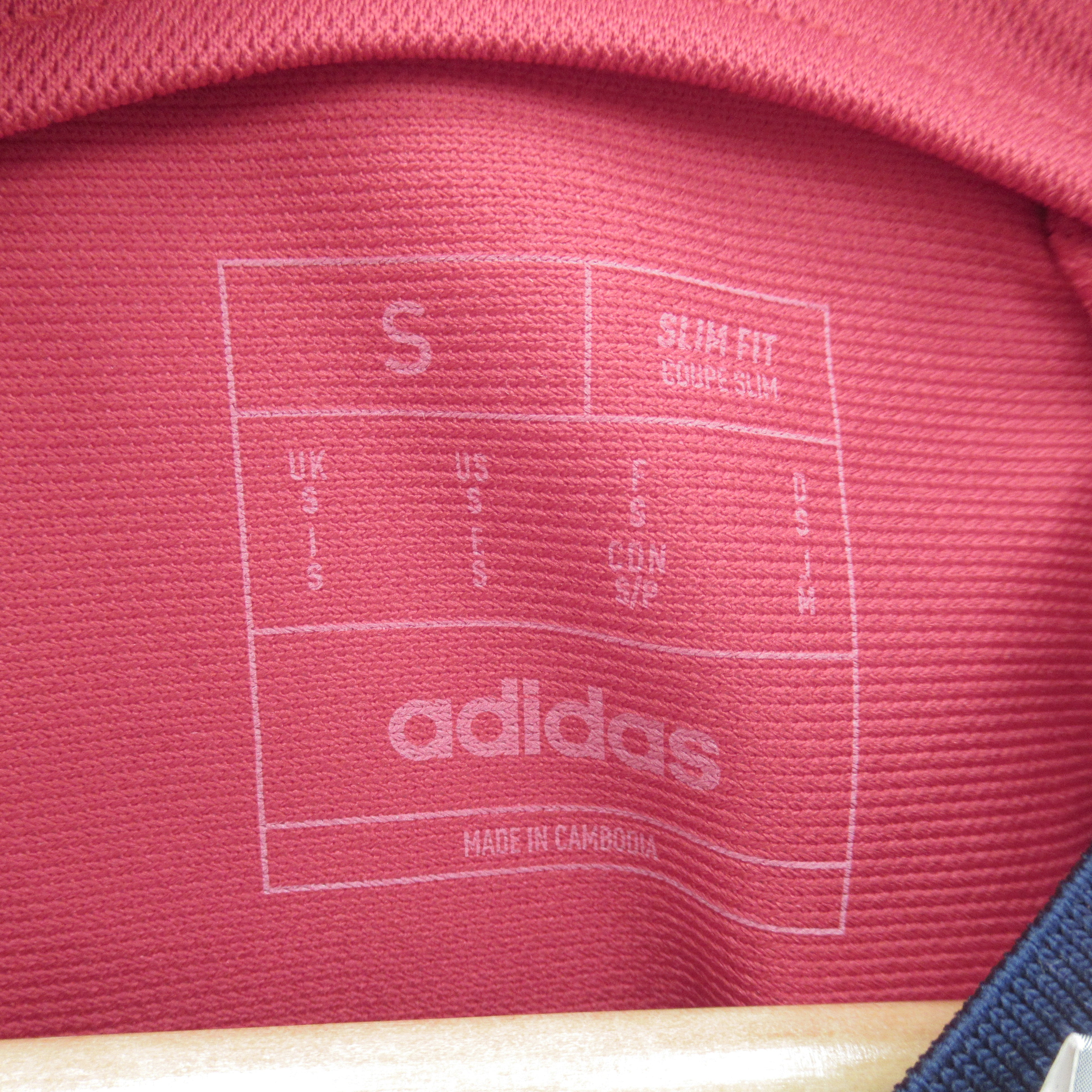 Men's Spain FC Football Shirt Small UK Slim Fit Sports Top | Pre-loved