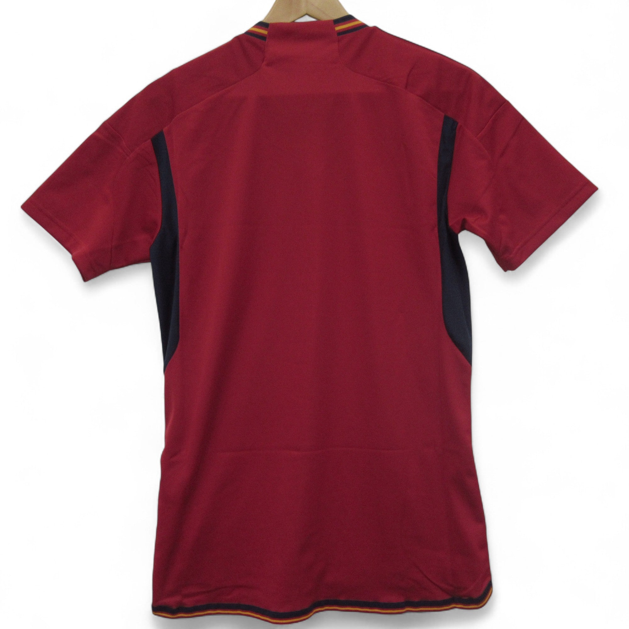 Men's Spain FC Football Shirt Small UK Slim Fit Sports Top | Pre-loved