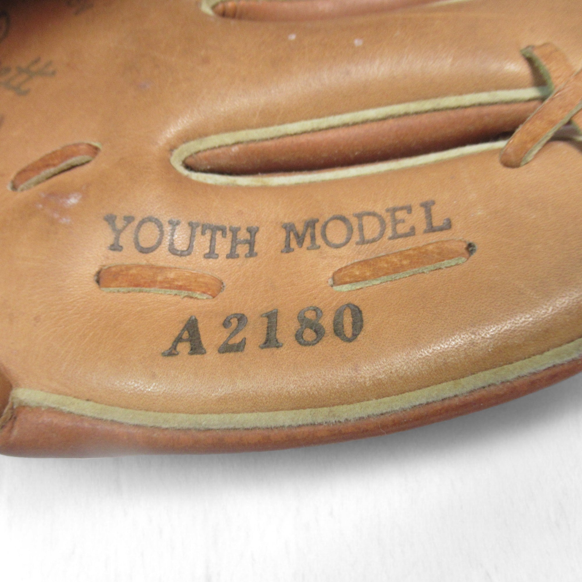 Close up image of Wilson Youth model A2180 Baseball Glove Left-Hand | Preloved