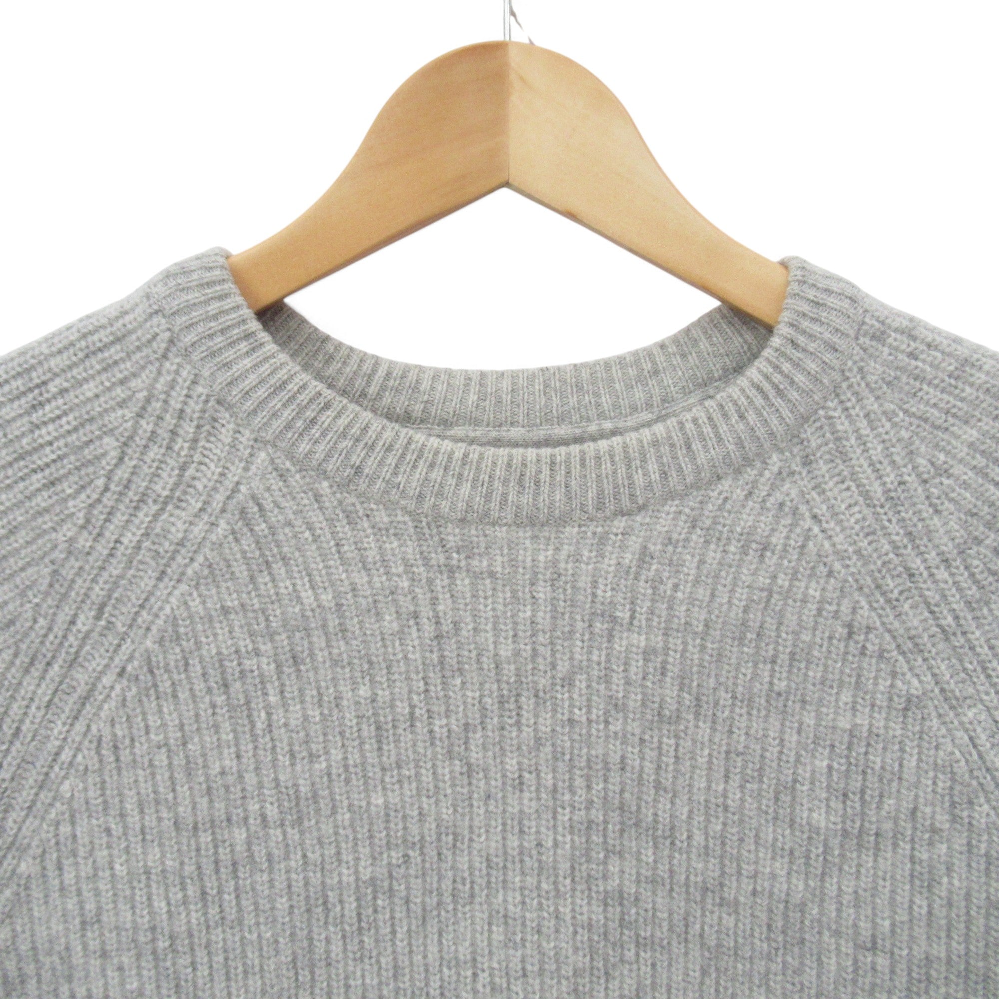 neckline image for Barbour Jumper Medium Grey Knitwear Menswear | Pre-loved