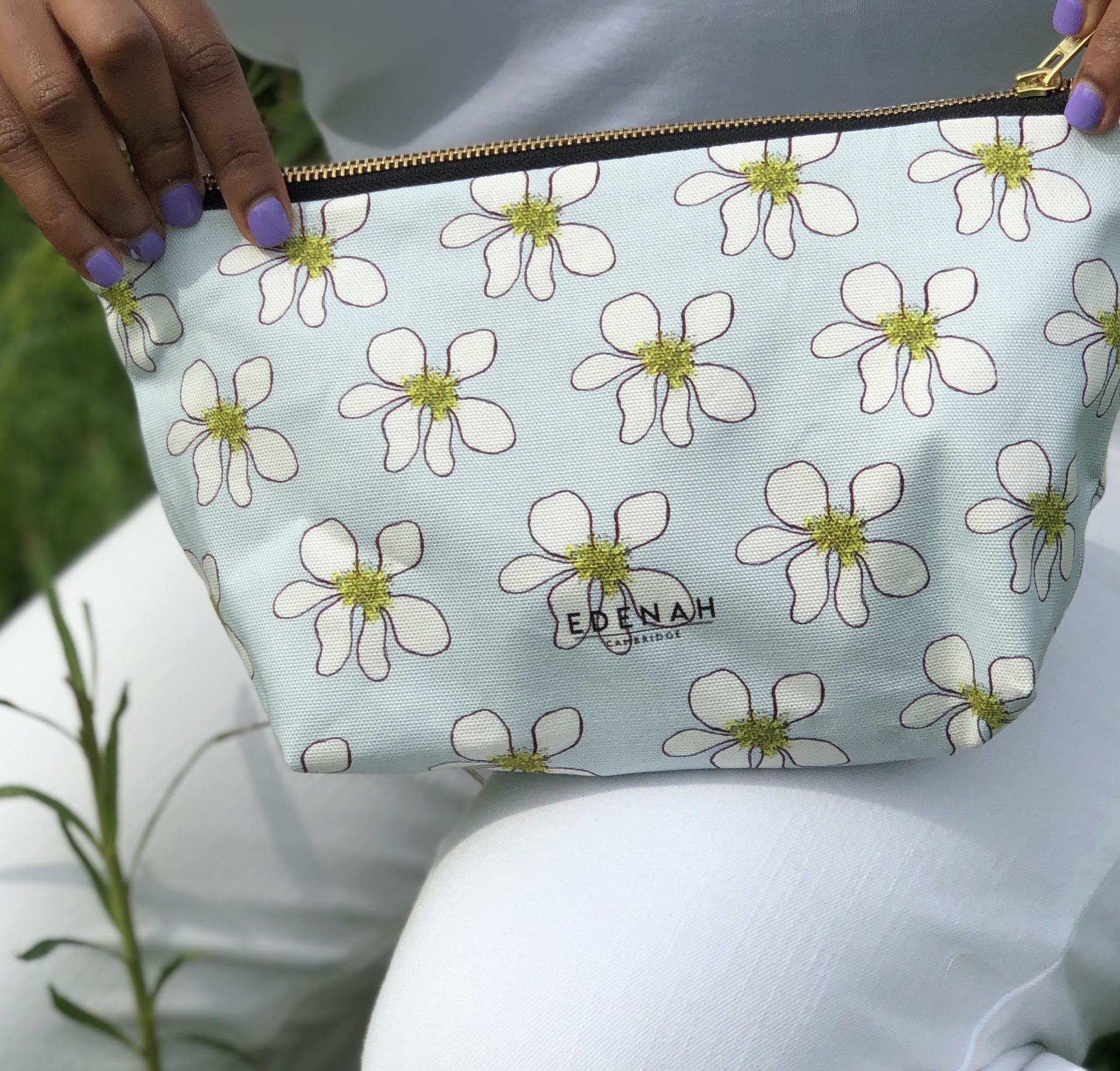 Blue Daisy Makeup Bag | Edenah