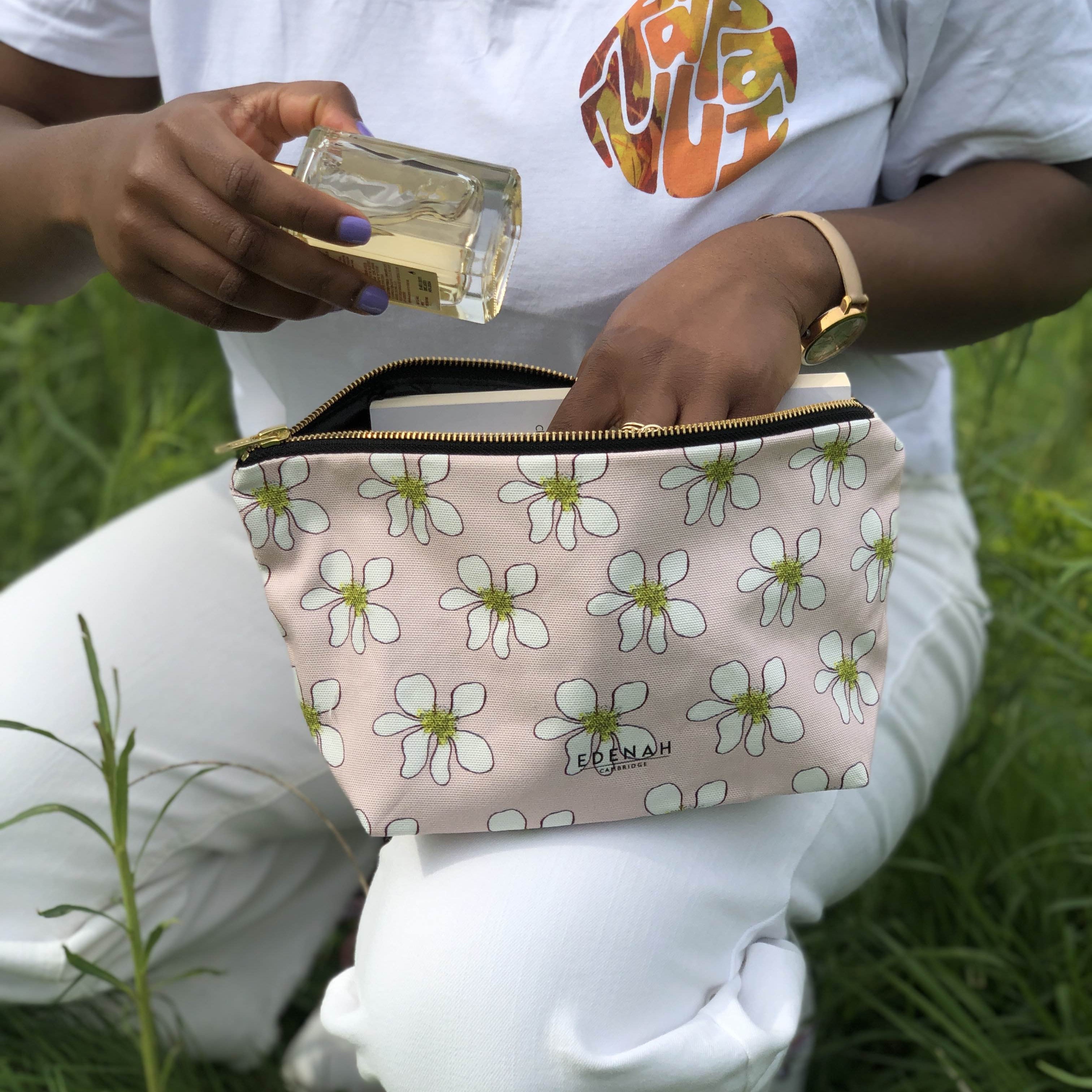 Baby Pink Daisy Makeup Bag | Edenah