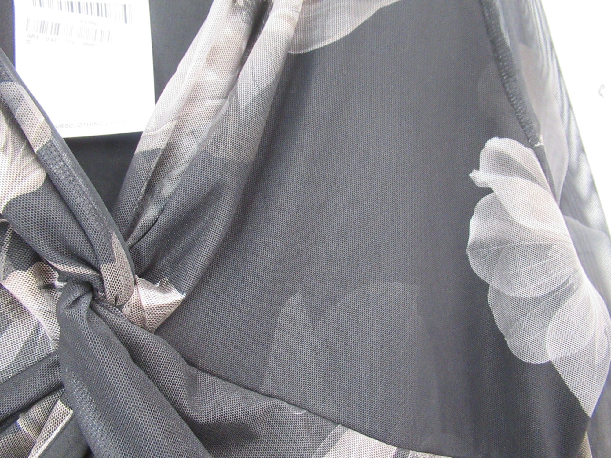 neckline image for Yours Clothing London Dress UK 22 Floral Womenswear | Pre-loved